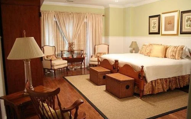 Baileys Uptown Inn
