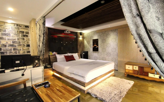 Hera Hotel