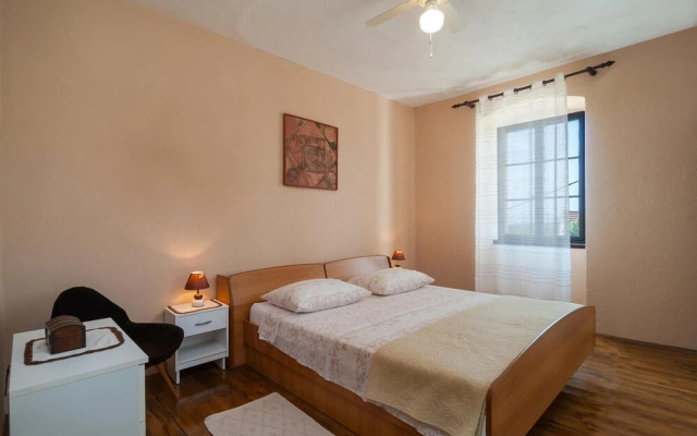 Amazing Home in Bobovisca With 3 Bedrooms, Wifi and Outdoor Swimming Pool