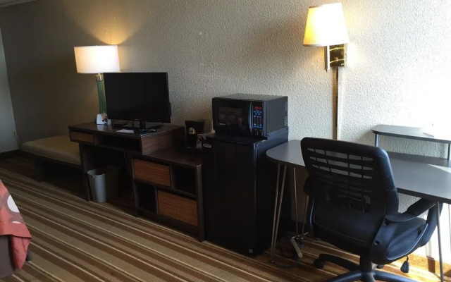 Super 8 Redfield