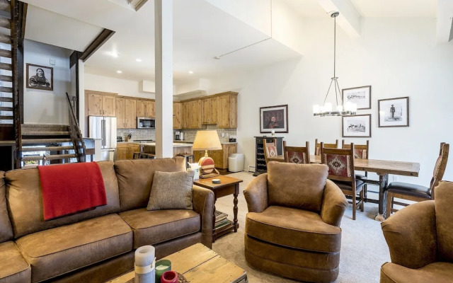 Moraine 27 Townhouse near Gondola by RedAwning