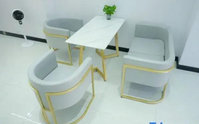 Lingshui Xincheng Canghai Yisu Hotel