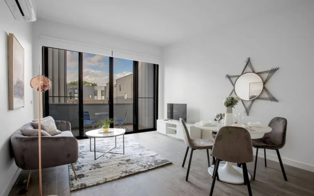 Designer Warm Home@mooneeponds+parking/wifi