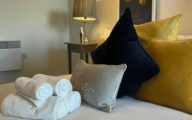 Masshouse Penthouse by JLJ Apartments