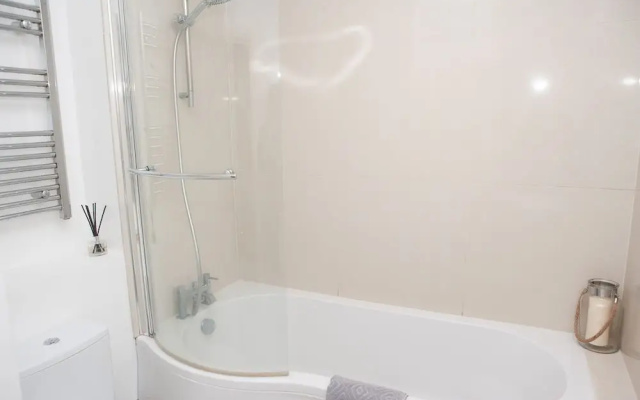2 Bedroom Apartment in Prime Clifton Location