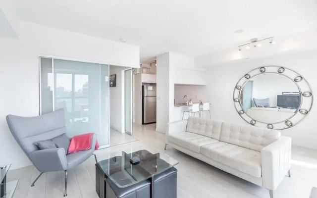 Downtown Condo Near Exhibition Place With Balcony
