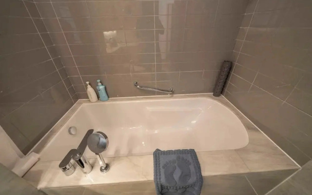 Tyms Gubei Apt 3BR 2BA near Takashimaya