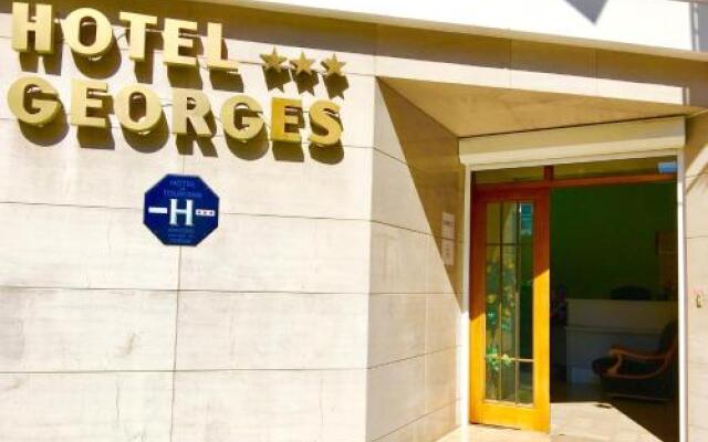 Отель Hôtel Georges вид на фасад