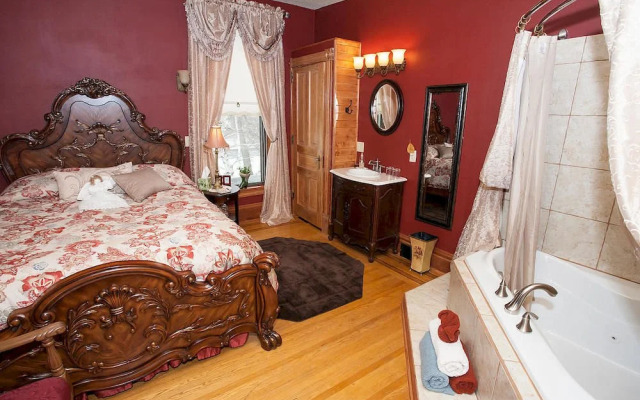 Lady On The Lake Bed and Breakfast