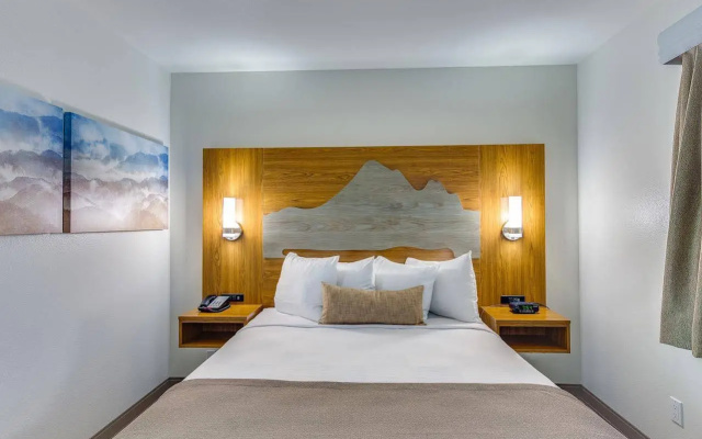 The Marshall Suites