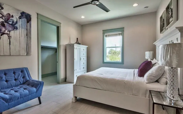 Luna Plata 7 Bedrooms 7.5 Bathrooms Home