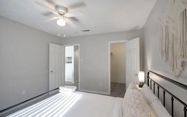Lovely Midland Getaway With Fitness Center
