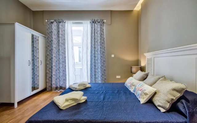 Amazing 4-bedroom Sliema Town House with Jacuzzi