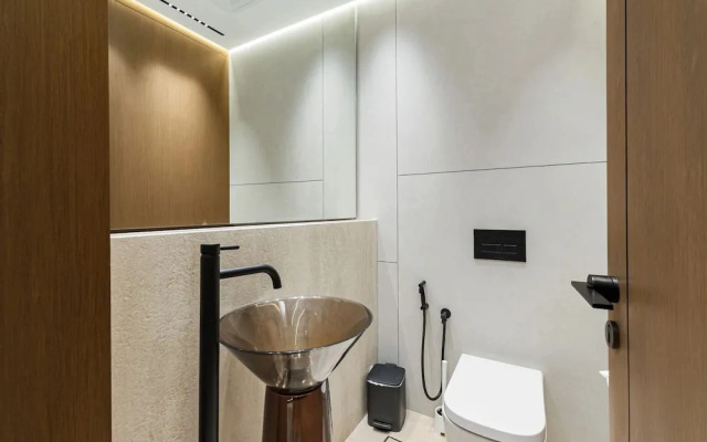 Prime JLT Stay Near Metro Lakeside Dining