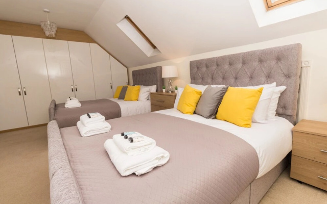 Luxury 5 Bed house in Windsor