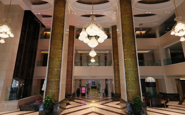Renaissance Shenzhen Luohu Hotel