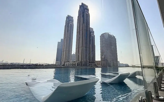 2BR Luxury with Stunning Lake View in Business Bay