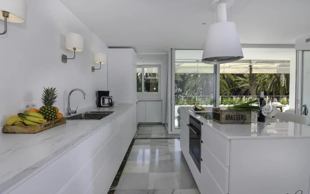 Port Oasis Golden Mile Apartment