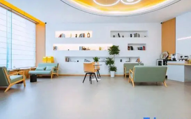 Wannaxiayuan Hotel (Guanshanhu Yue Shanhu Park Subway Station)