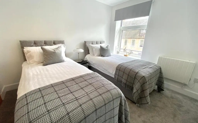 High Street Stylish City Centre Apartment, 2 Bed