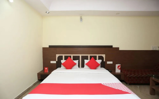 OYO 8625 Yogendra Residency