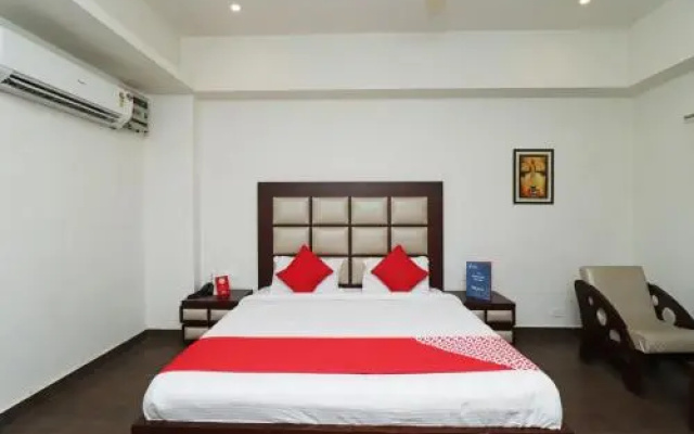 OYO 28414 Hotel Royal Palm