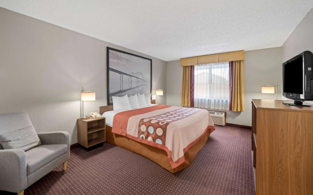 Super 8 by Wyndham Waverly