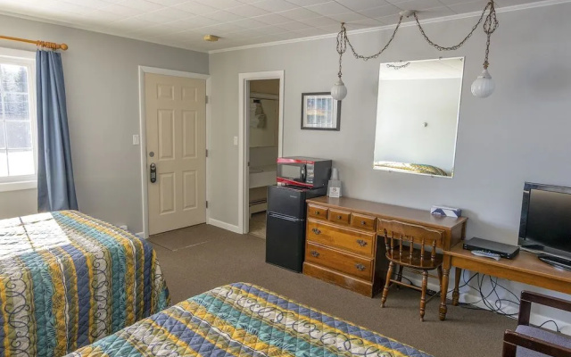 Brookside Inn