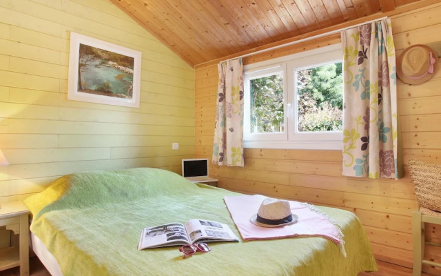 Chalet in Provence With Shady Pine Retreat