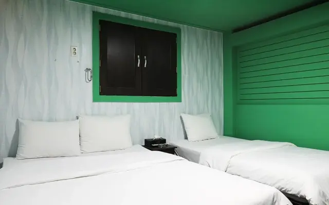 Hotel H.E