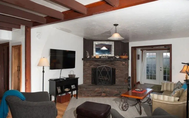 The Mermaid at Nye Beach 3 Br home by RedAwning