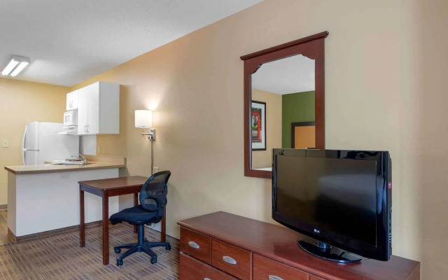 Extended Stay America Suites Atlanta Perimeter Crestline