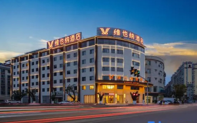 Vienna Hotel ( Liangshan Dechang Rainbow Bridge Branch)
