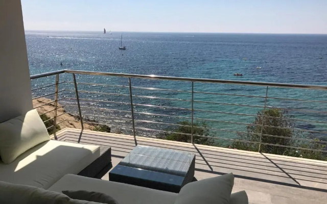 Sea front, design, Air Conditioning, heating, First floor, 4beds