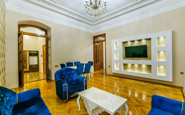 Hezi Aslanov house in CITY CENTRE