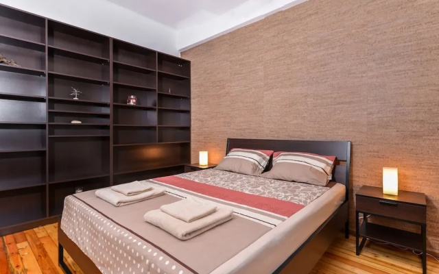 FM Deluxe 2-BDR Apartment - The Balkan
