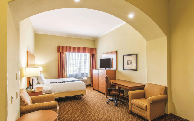 La Quinta Inn & Suites by Wyndham Bridgeport