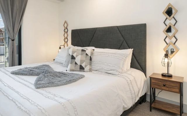 Ski Idlewild 1 Bedroom Condo by RedAwning