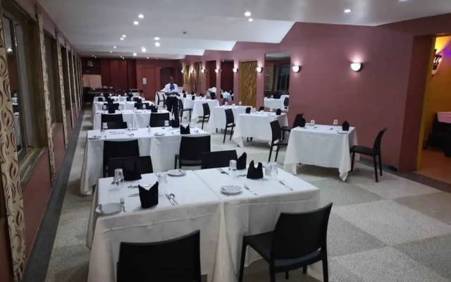 Курортный отель Mount Elgon Hotel & Spa
