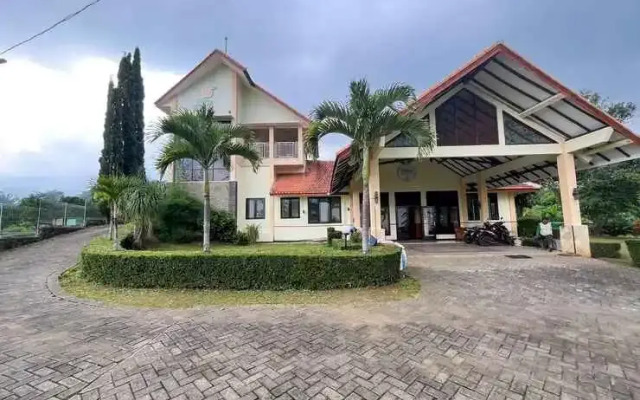 RedDoorz @ Jestro Guest House Batu