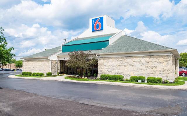 Отель Motel 6 Columbus OSU США, Колумбус - отзывы, цены и фото номеров - забронировать отель Motel 6 Columbus OSU онлайн вид на фасад