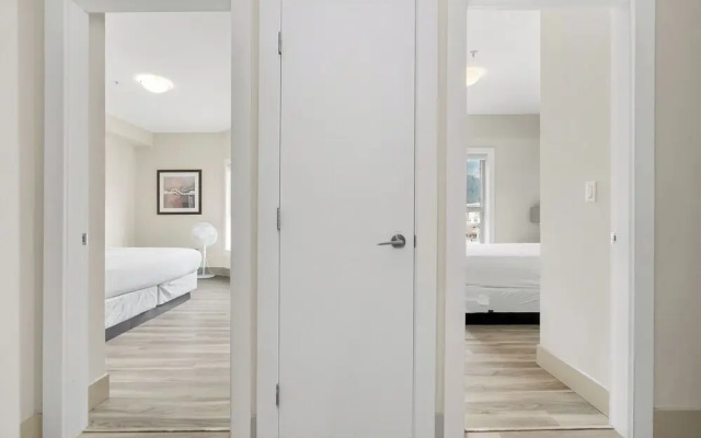 Harmony Haven 2BR Lakefront Suite