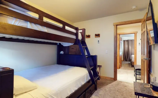 Mammoth Estates #140 2 Bedroom Condo by RedAwning