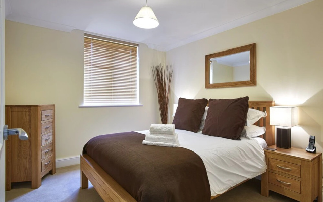 Gowring House Apartments by Esa Bracknell