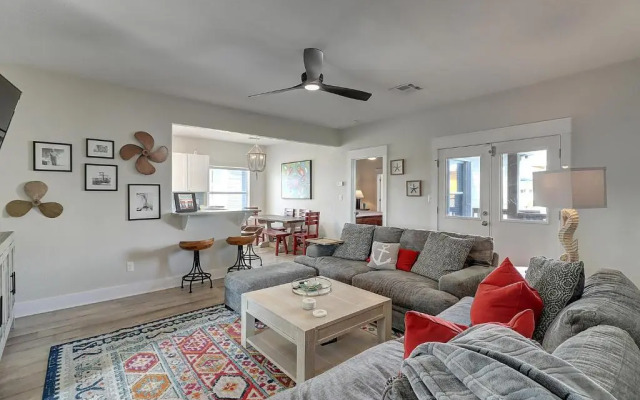 Palm Down & Relax by Silver Sands Vacation Rentals