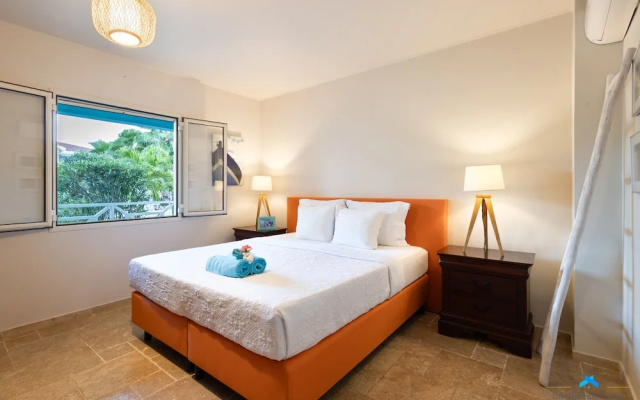 Beautiful condo with sea view