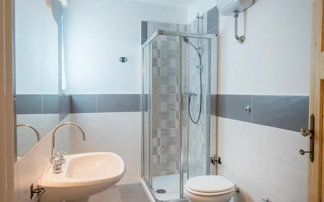N192 - Numana, nuova villetta con portico