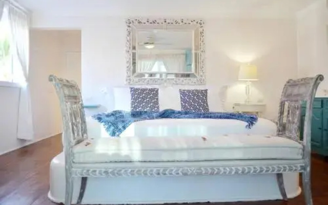 Beach House Larimar