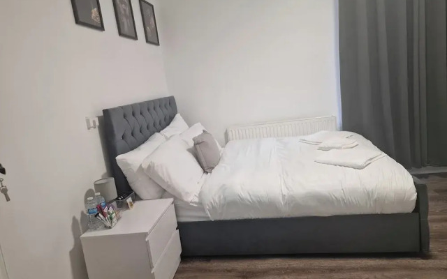 Lodge - Sleeps 10 & Free Parking