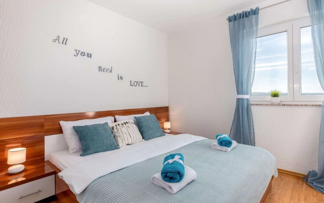 Comfortable Apartment in Crikvenica Croatia with Hot Tub